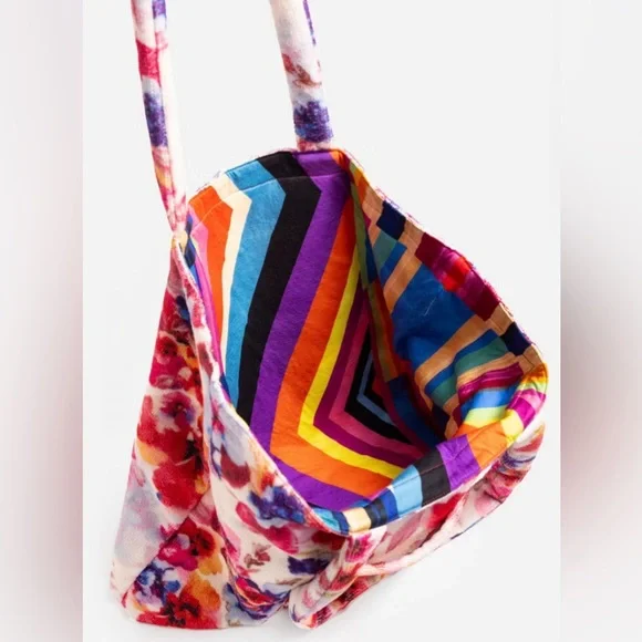 JOHNNY WAS SUMMER DAYS TERRY
BEACH TOTE. PRETTY FLORAL PATTERN. NWT. - Picture 2 of 8